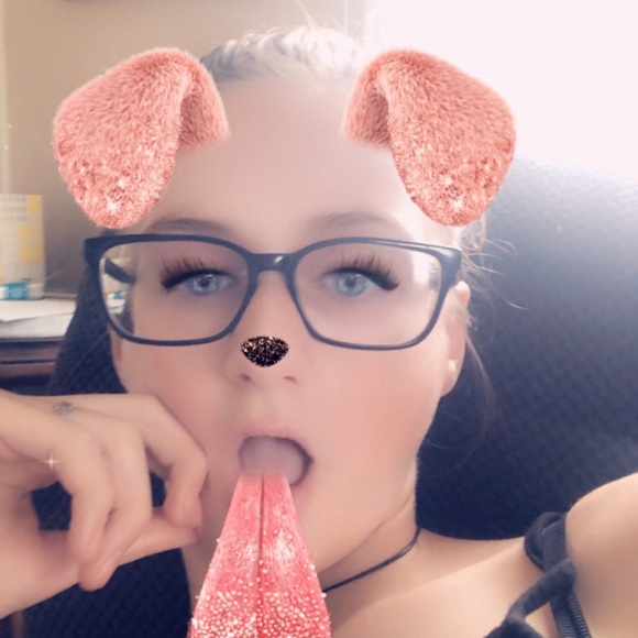 Meet your Posher, Becca - Picture 3 of 8